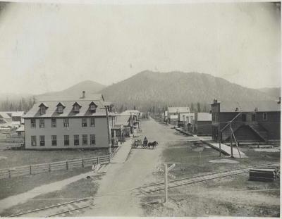 Before 1900 View of Chewelah Main Street The colonial building in left foreground was the Pomeroy Hotel. 